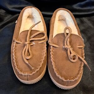 NWOT Little Kids Brown LAMO Slippers. Size 13
